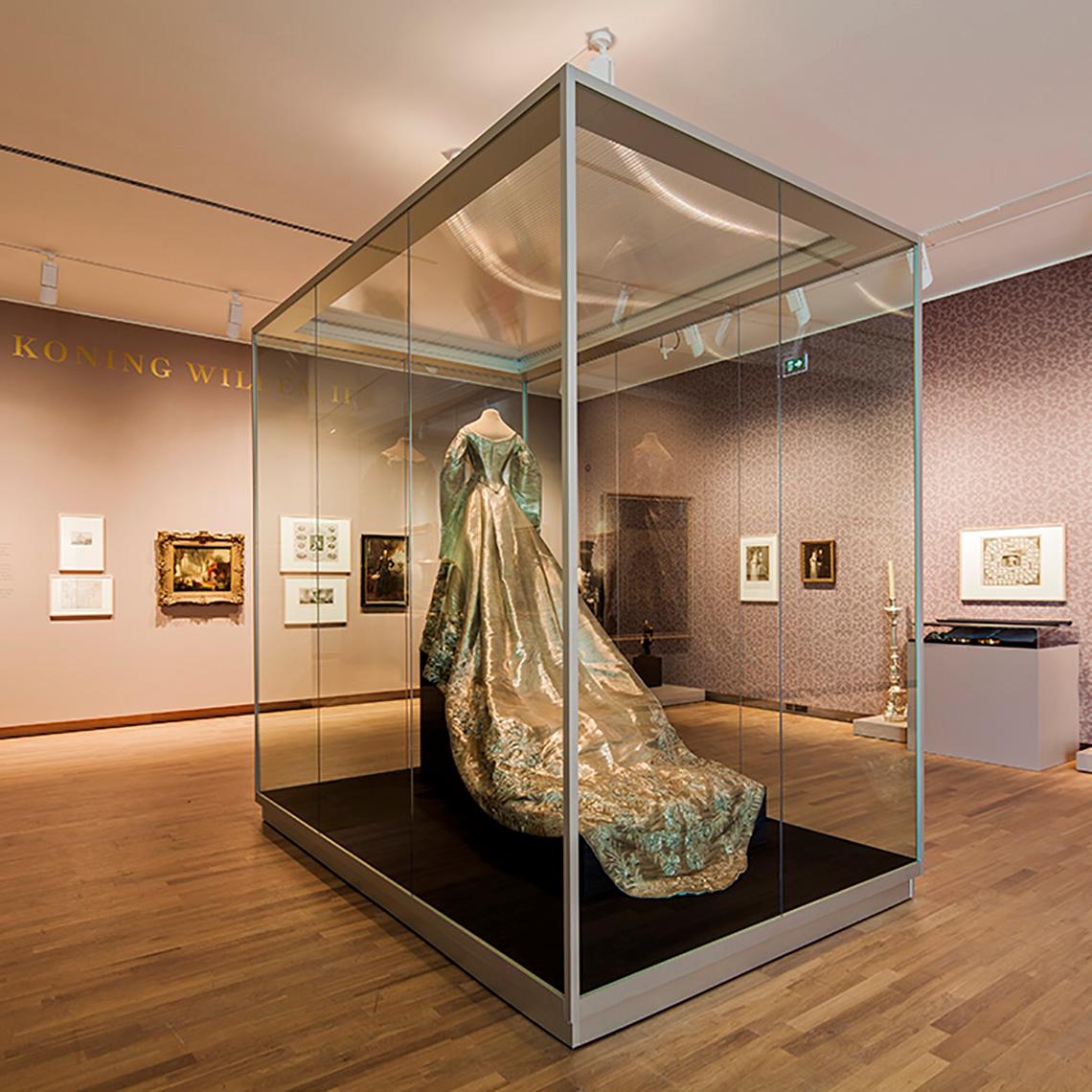 gallery-of-how-to-design-museum-interiors-display-cases-to-protect